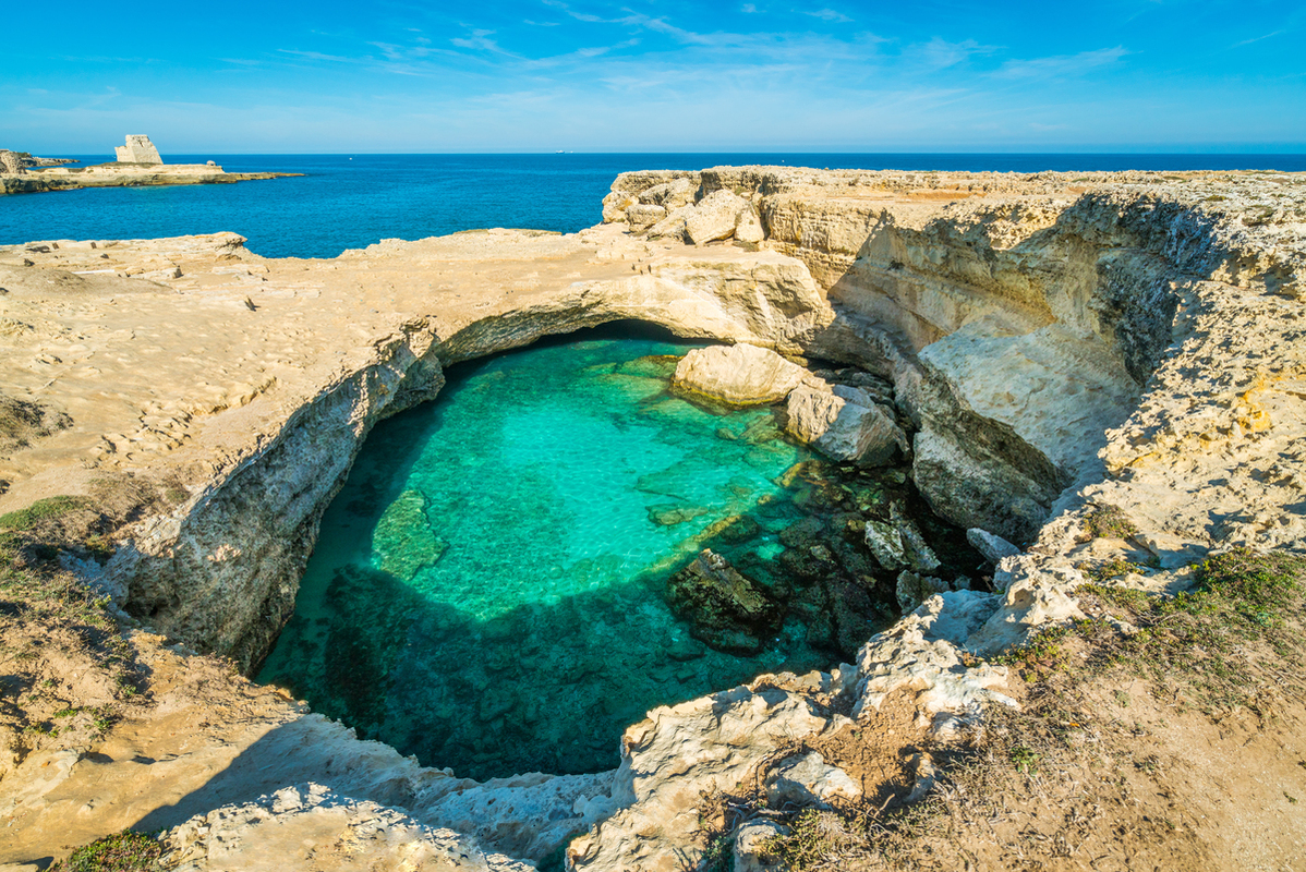 turismo enogastronomico, grotta della poesia, Lecce, Italia