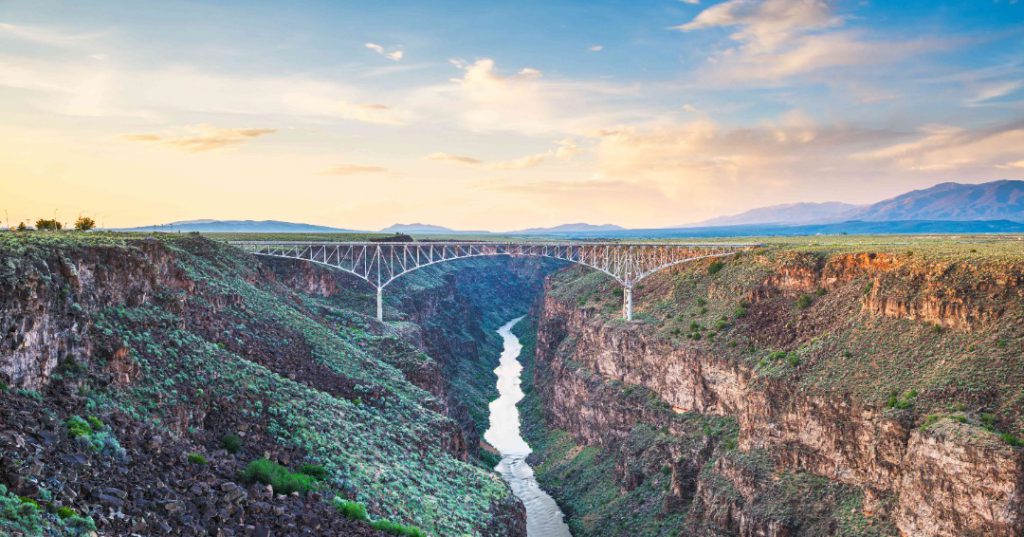 Il ponte del Rio Grande Gorge fuori Taos. Road trip da Denver.