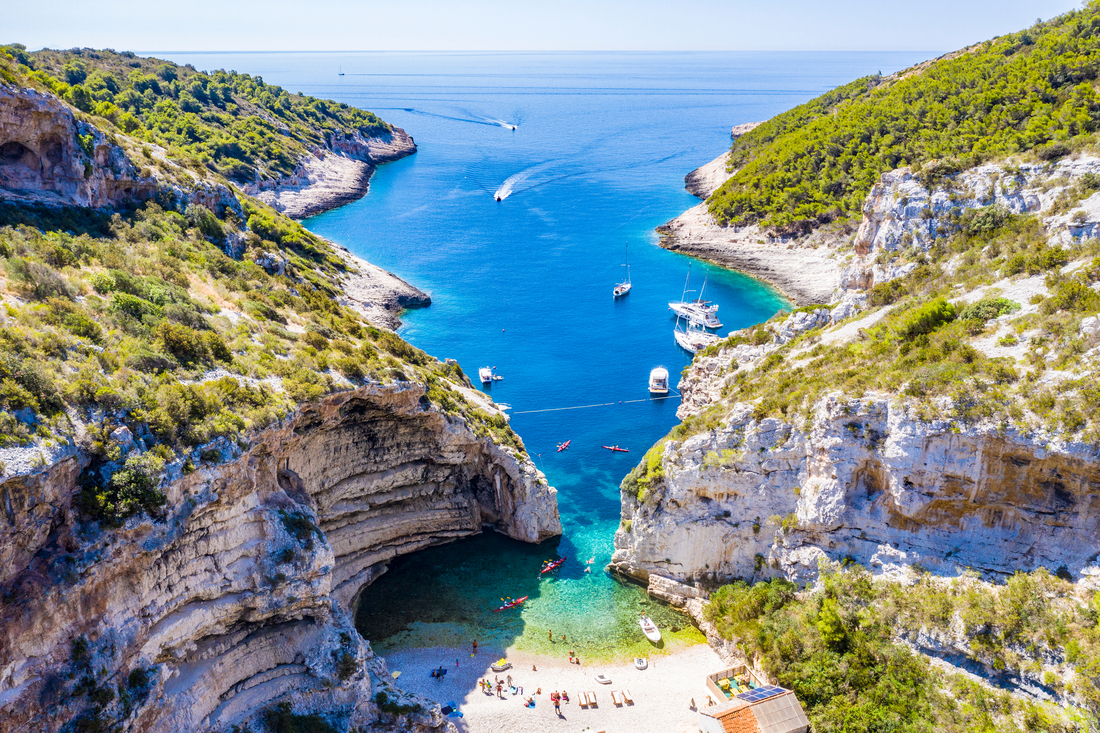 La spiaggia di Stiniva in Croazia