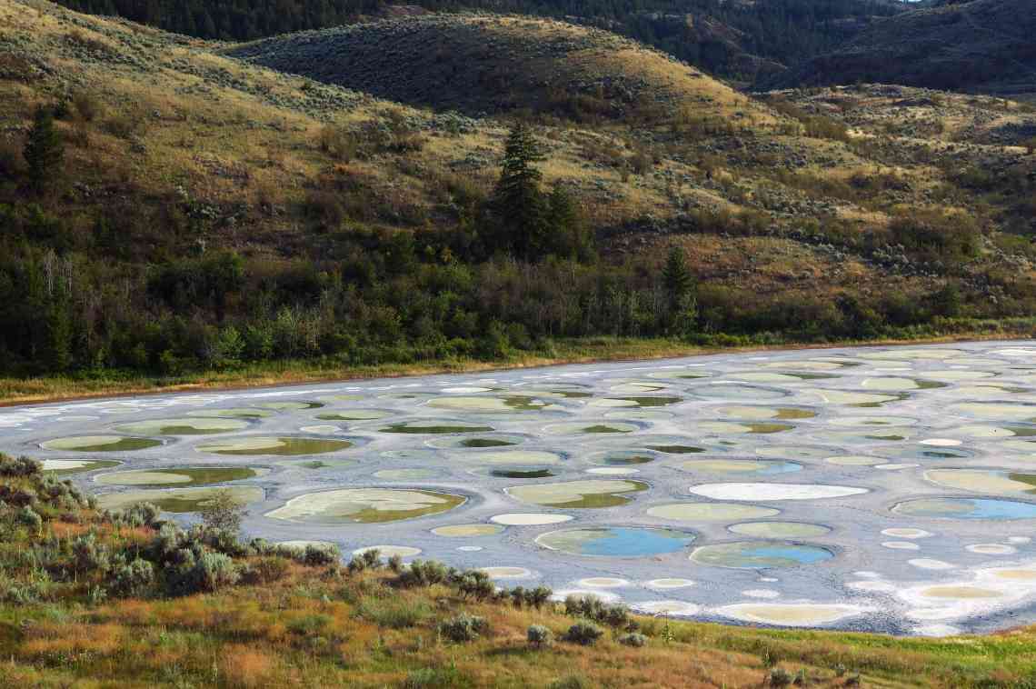 Spotted Lake, lago a macchie in Canada