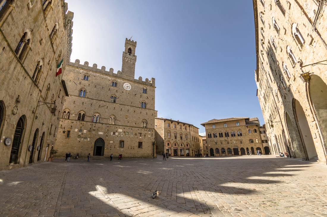Piazza e Palazzo dei Priori a Volterra. 