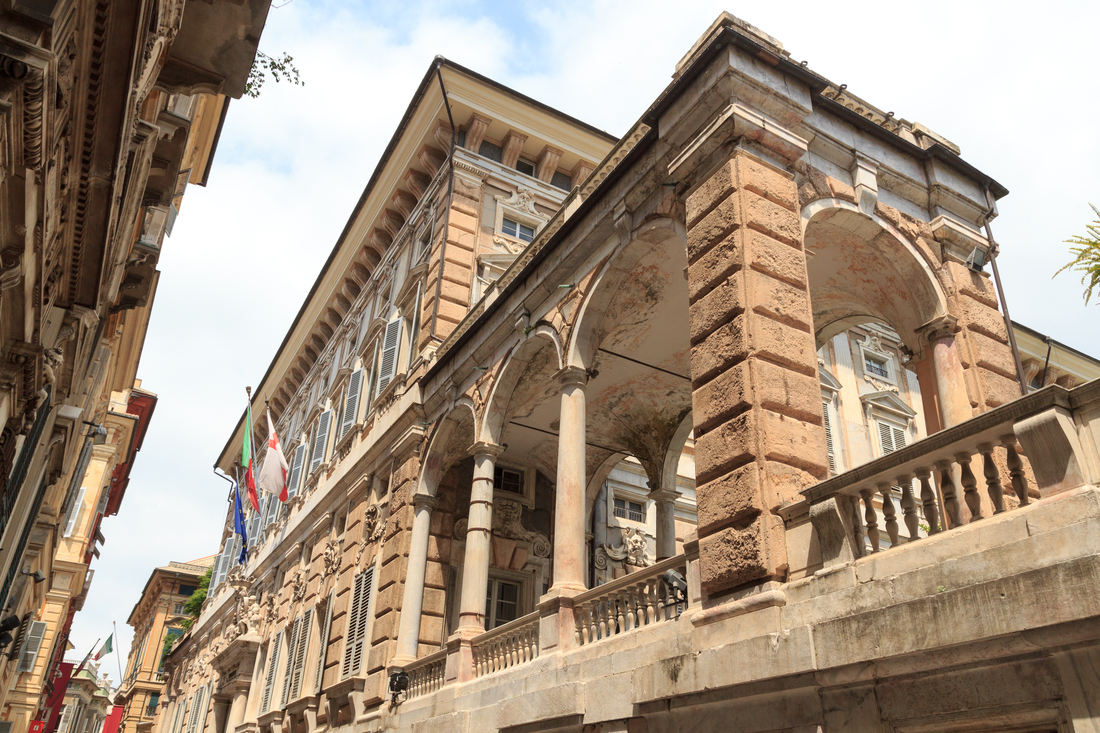 Visitare Genova a piedi, via Garibaldi, palazzo doria Tursi